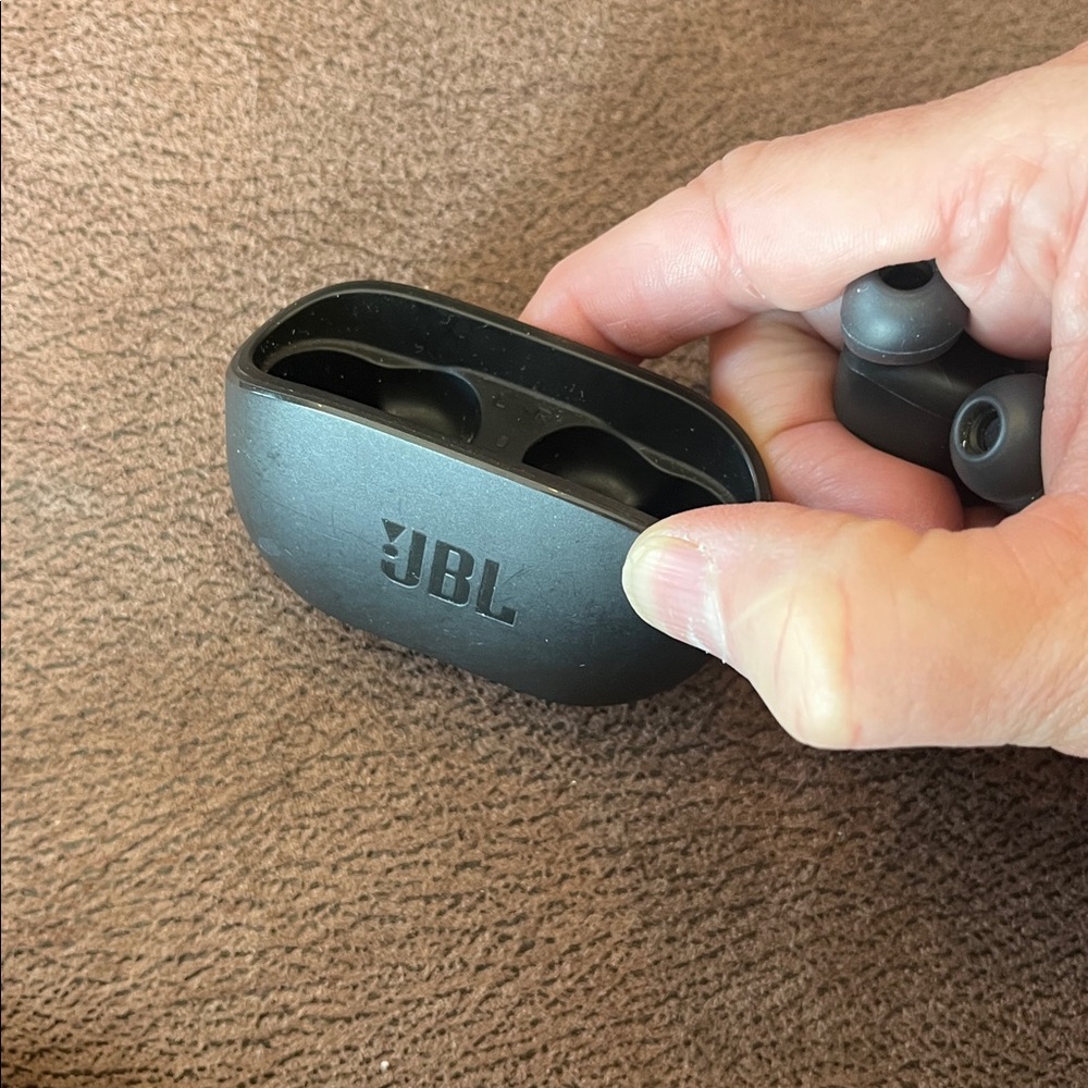 JBL earbuds - Picture 3 of 3